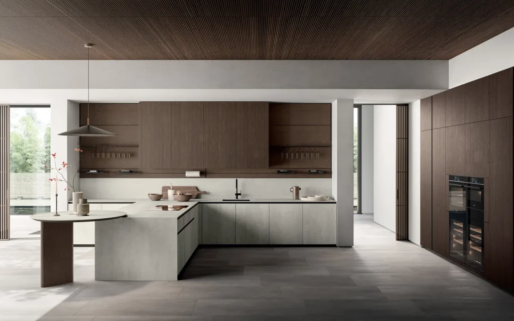 cucina grigia moderna con isola a muro
