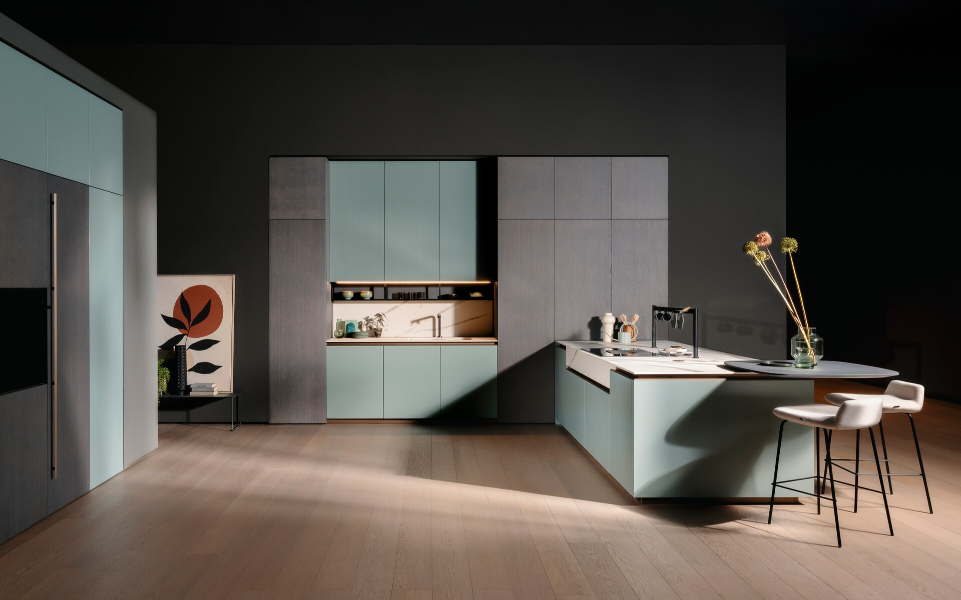 grande cucina moderna con isola a muro