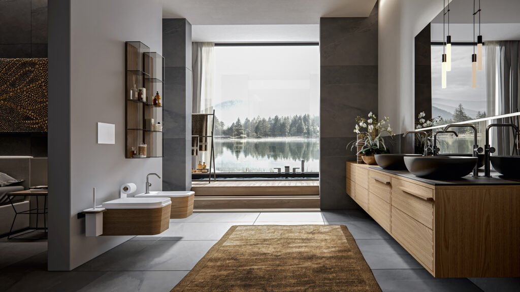 bagno grande in legno naturale e vista lago